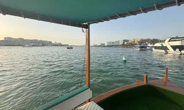 30 or 60-Minute Quick Scenic Cruise in Abu Dhabi for Up to 2, 3, or 4